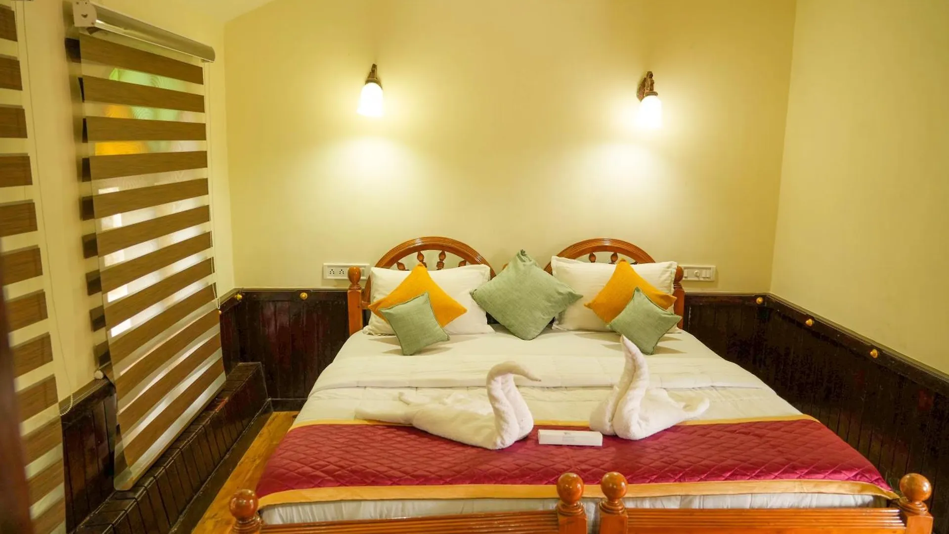Botel St. Mary Houseboat Hotel Kumarakom