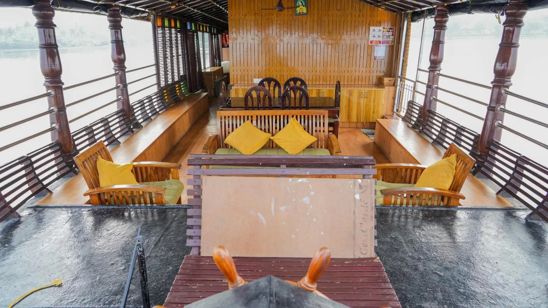 فندق St. Mary Houseboat كوماراكوم بوتيل