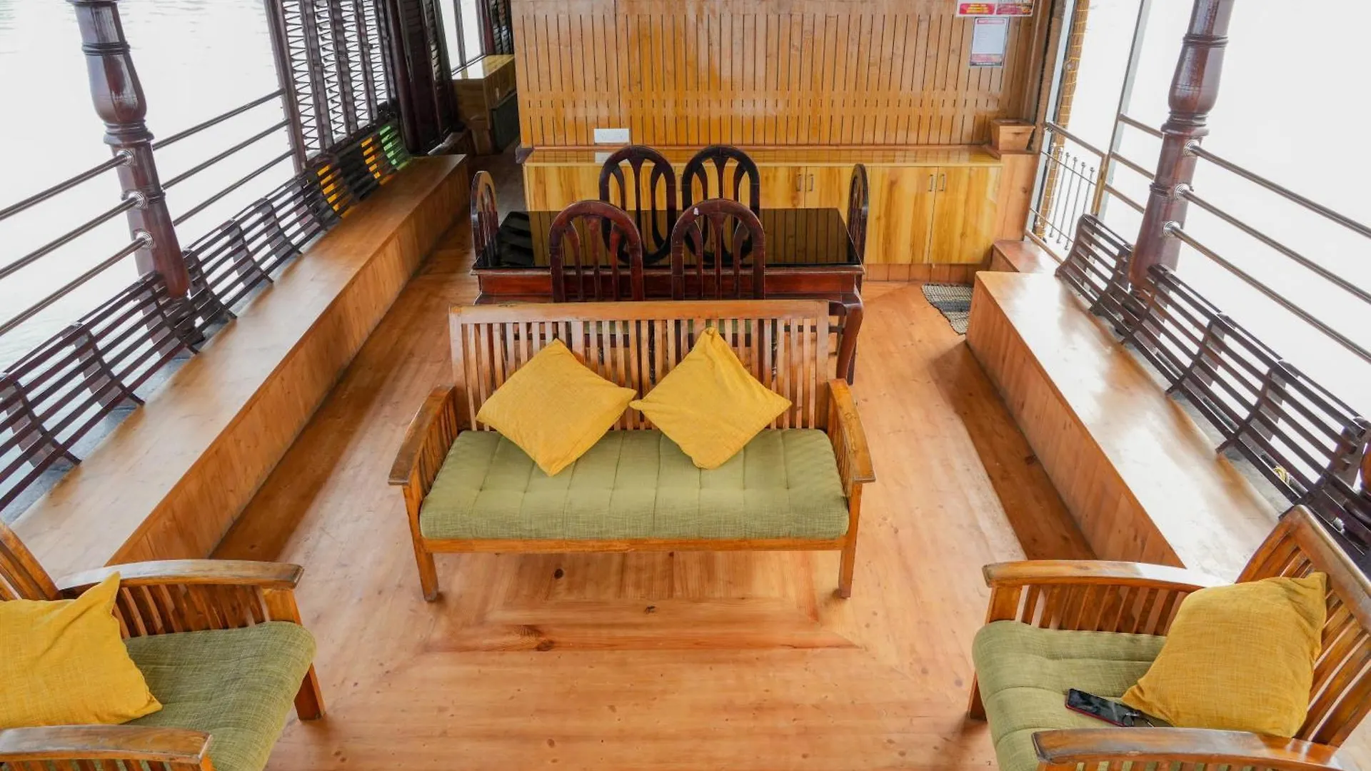 بوتيل فندق St. Mary Houseboat كوماراكوم